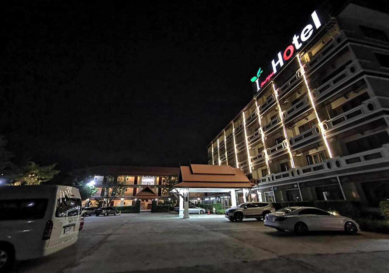 I Boutique Hotel Pluak Daeng Exteriör bild